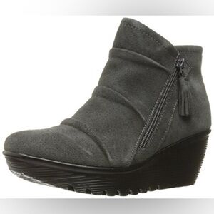 Skechers Pleated Gray Suede Air Cooled Memory Foam Platform Booties